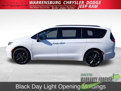 New 2026 Chrysler Pacifica Select image 8