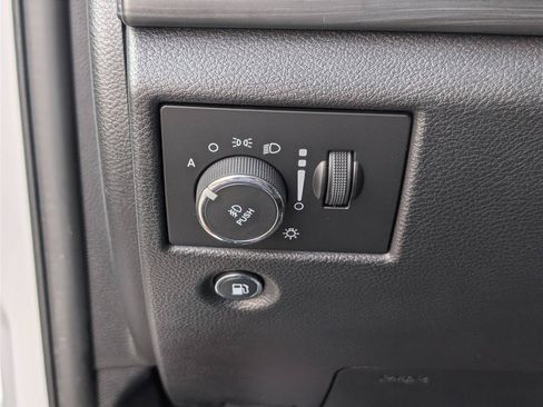 Used 2020 Jeep Grand Cherokee Altitude AWD/4WD image 21