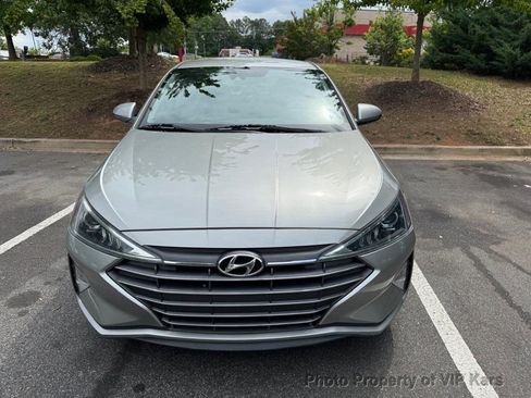 Used 2020 Hyundai Elantra SE w/ Cargo Package (C1) FWD image 2