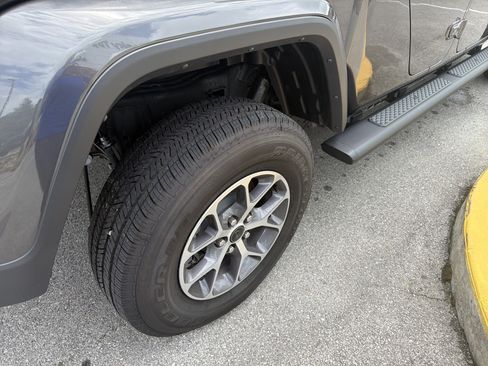 Used 2025 Jeep Gladiator Sport AWD/4WD image 23