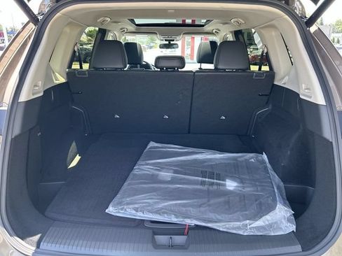 Certified 2024 Nissan Rogue SV w/ SV Premium Package AWD/4WD image 27