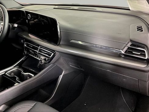 Used 2026 Chevrolet Traverse LT w/ Driver Confidence Package FWD image 25
