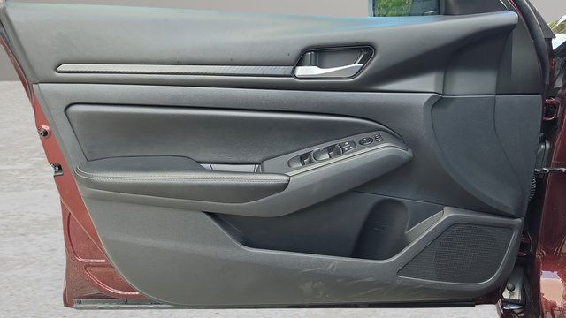 Used 2025 Nissan Altima 2.5 SV FWD image 15