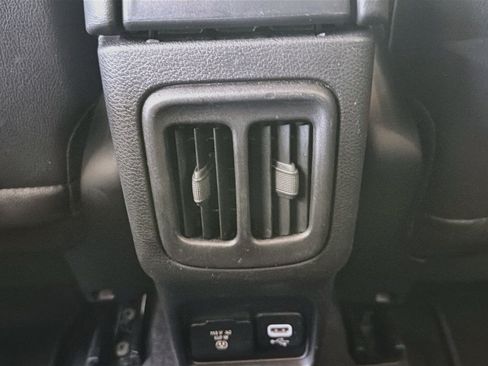 Used 2020 Jeep Compass Latitude w/ Popular Equipment Group FWD image 27