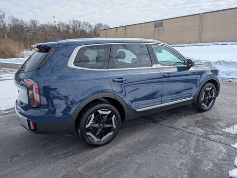 Used 2023 Kia Telluride EX w/ EX Captain's Chair Package image 8