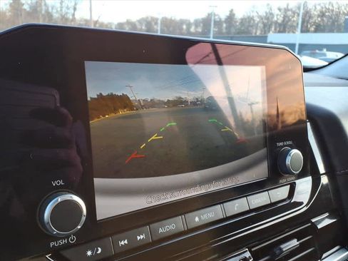 Certified 2025 Nissan Pathfinder SV image 11