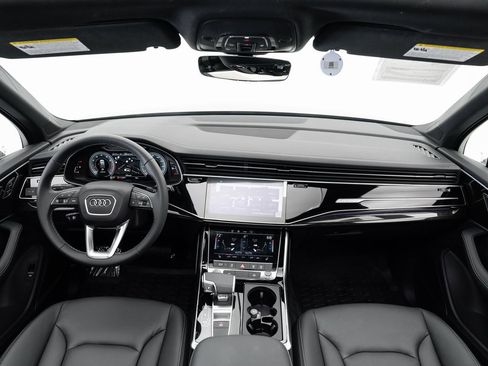 Certified 2025 Audi Q7 3.0T Premium Plus image 19