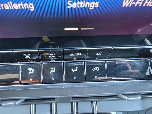 Certified 2024 Chevrolet Colorado Trail Boss w/ Advanced Trailering Package image 18