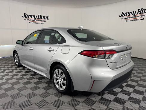 Used 2025 Toyota Corolla LE FWD image 9