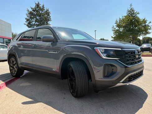 Used 2026 Volkswagen Atlas Cross Sport SE FWD image 4
