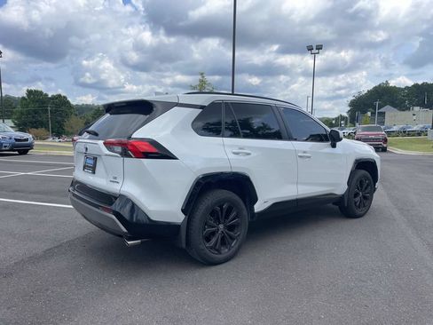Used 2024 Toyota RAV4 SE w/ Convenience Package AWD/4WD image 3