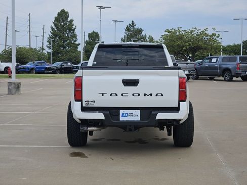 Used 2024 Toyota Tacoma SR5 AWD/4WD image 6