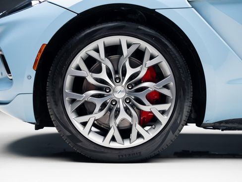 Used 2023 Aston Martin DBX image 18