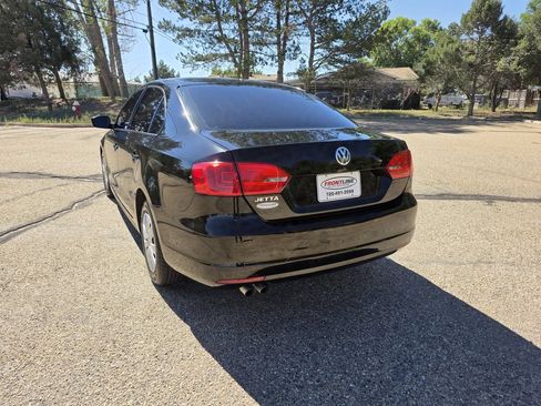 Used 2011 Volkswagen Jetta S FWD image 4