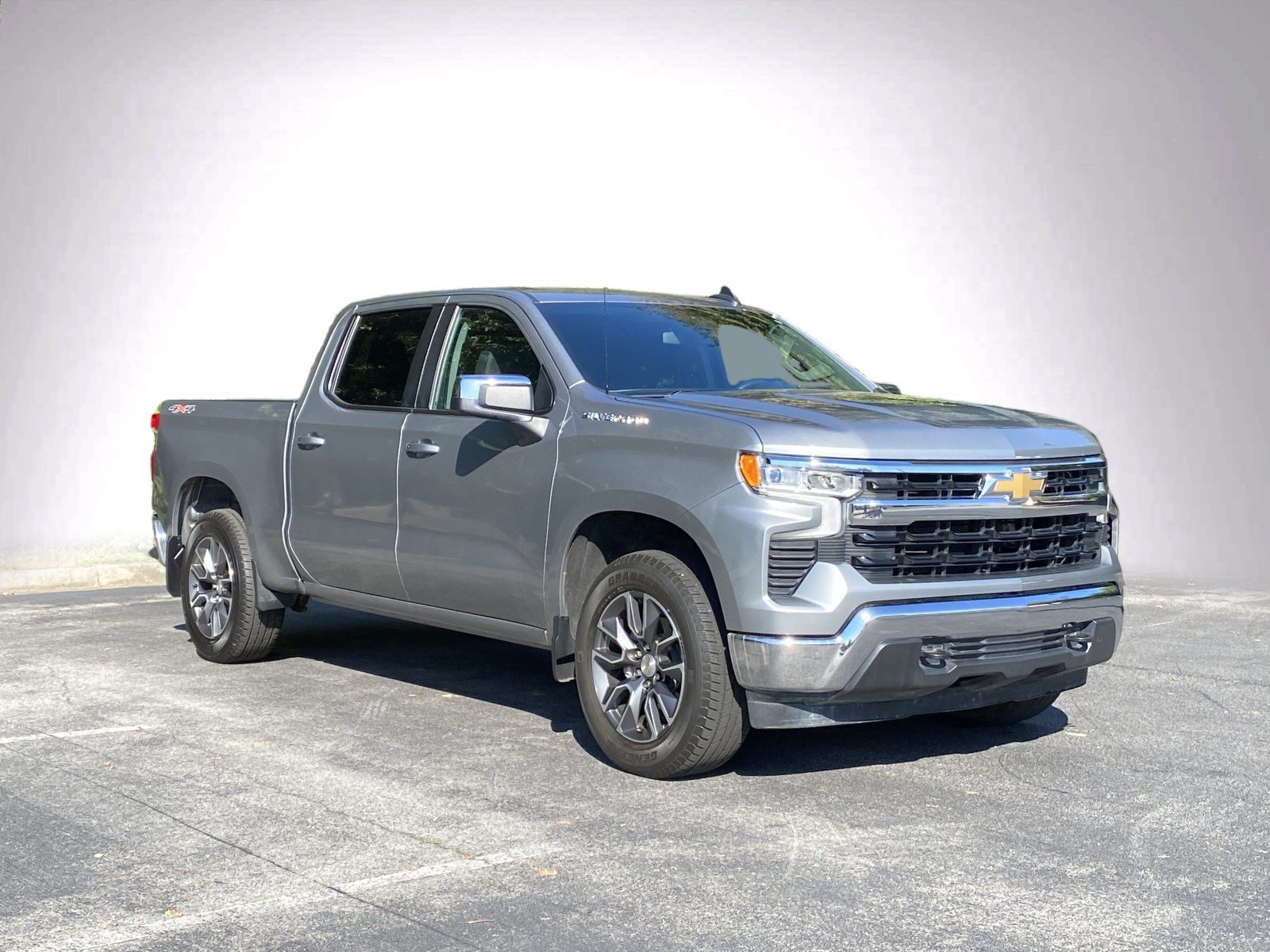 Used 2023 Chevrolet Silverado 1500 LT AWD/4WD image 2