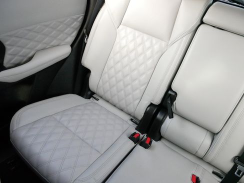 Used 2023 Mitsubishi Outlander SEL 40th Anniversary image 12