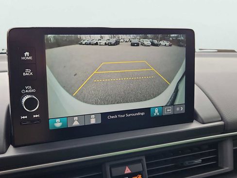 Certified 2024 Honda Pilot Touring image 9