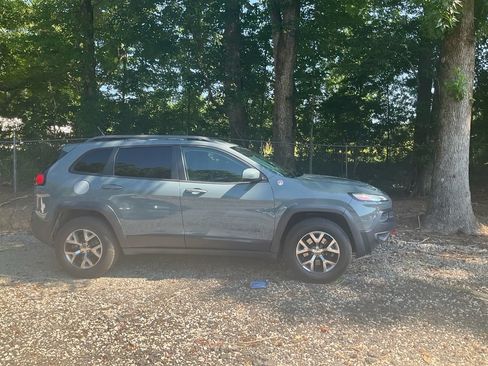 Used 2014 Jeep Cherokee Trailhawk w/ Comfort/Convenience Group AWD/4WD image 4