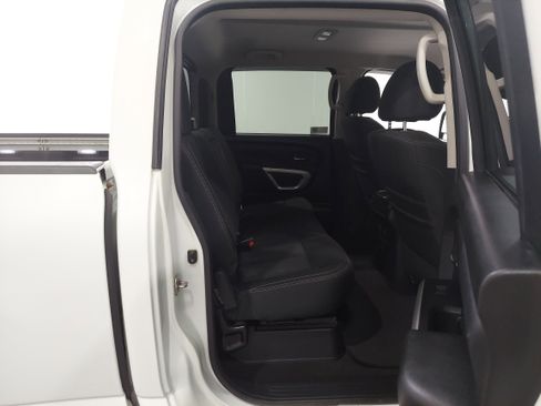 Used 2018 Nissan Titan SV image 16