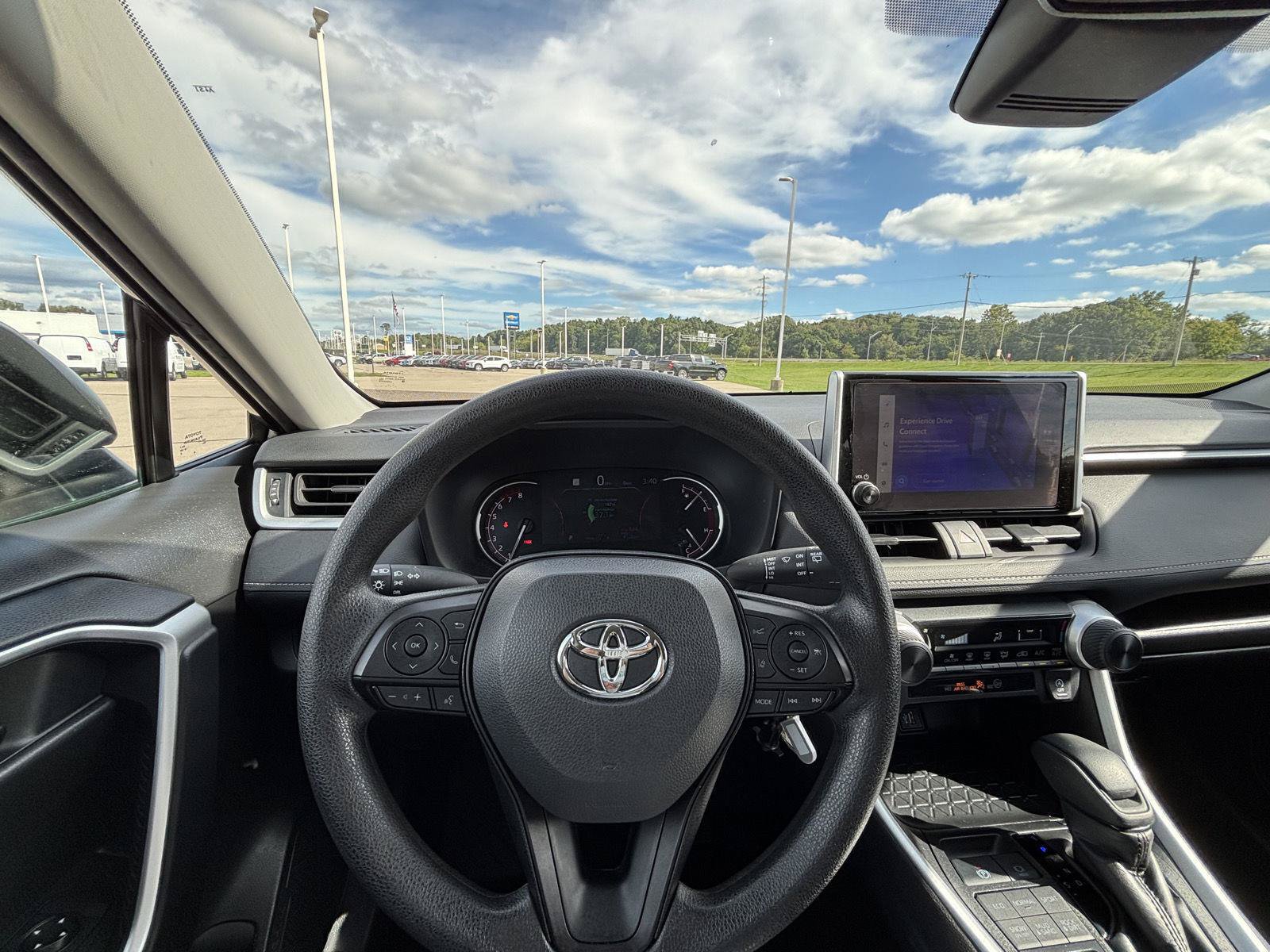 Used 2025 Toyota RAV4 LE AWD/4WD image 30