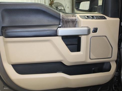 Used 2019 Ford F250 Lariat w/ Chrome Package image 9