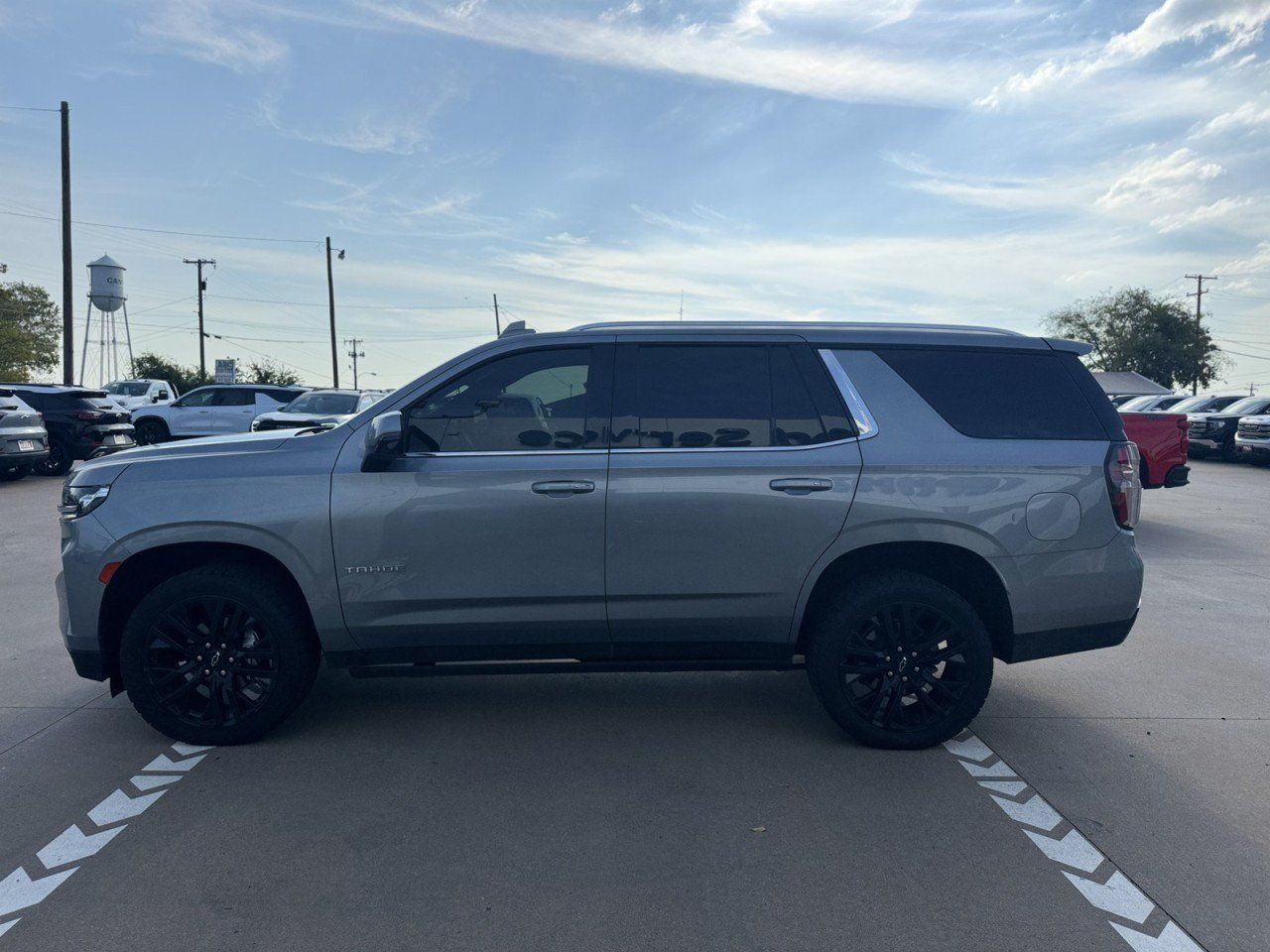 Used 2023 Chevrolet Tahoe LT w/ Luxury Package AWD/4WD image 3