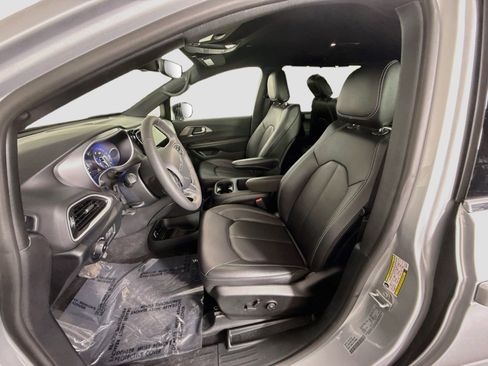 Used 2026 Chrysler Pacifica Select FWD image 22