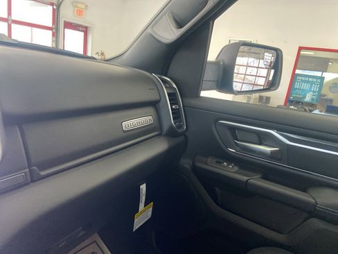 New 2026 RAM 1500 4x4 Crew Cab image 33