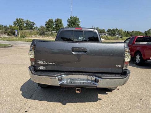 Used 2011 Toyota Tacoma 4x4 Access Cab V6 w/ TRD Off-Road Pkg image 7