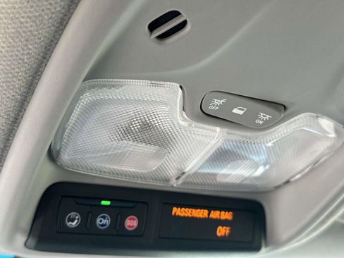 Used 2020 Chevrolet Bolt Premier w/ Infotainment Package FWD image 30