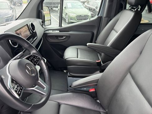 Used 2024 Mercedes-Benz Sprinter 2500 image 14