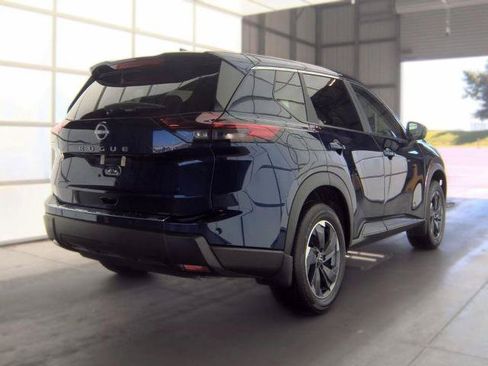 Certified 2025 Nissan Rogue SV FWD image 5