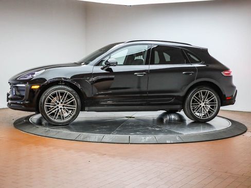 Certified 2025 Porsche Macan image 2