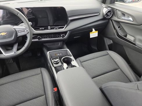 New 2026 Chevrolet Equinox LT w/ Convenience Package II FWD image 32