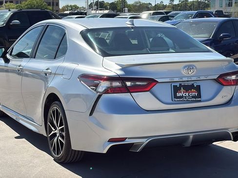 Used 2023 Toyota Camry SE image 3