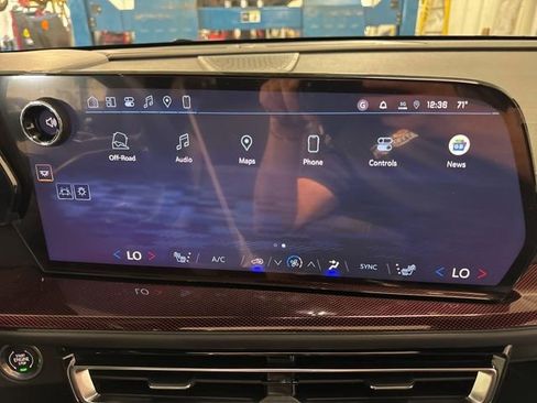New 2026 Chevrolet Traverse Z71 w/ Enhanced Driving Package AWD/4WD image 24