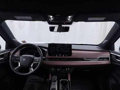 Used 2025 Mitsubishi Outlander SEL FWD image 34