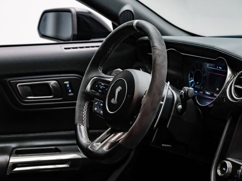 Used 2020 Ford Mustang Shelby GT500 w/ Carbon Fiber Track Pack image 54