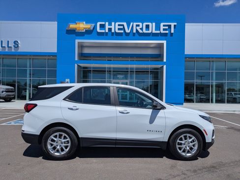 Used 2022 Chevrolet Equinox LS w/ LPO, Floor Liner Package AWD/4WD image 36