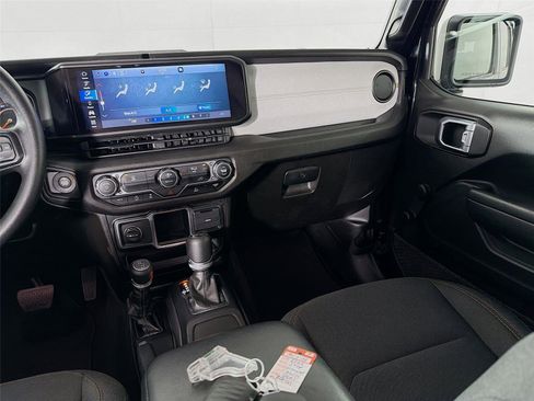 Used 2024 Jeep Wrangler Unlimited Sport AWD/4WD image 22