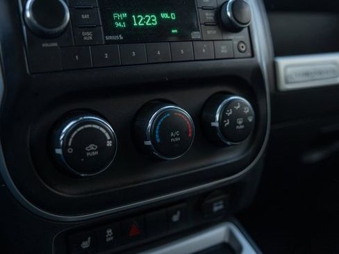 Used 2016 Jeep Compass Latitude image 25