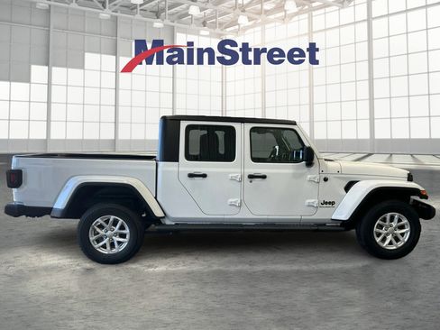 Used 2023 Jeep Gladiator Sport image 6
