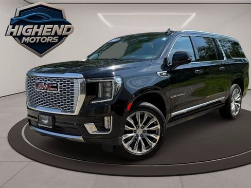 Used 2022 GMC Yukon XL Denali w/ Denali Ultimate Package AWD/4WD image 2