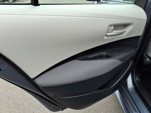 Used 2025 Toyota Corolla LE image 9