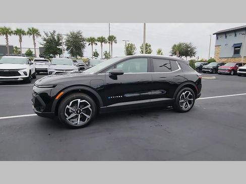 New 2026 Chevrolet Equinox EV LT image 17