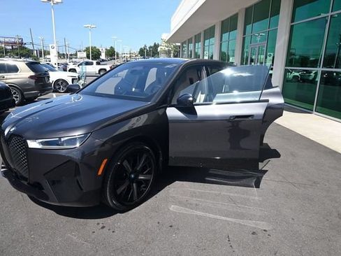 Used 2024 BMW iX xDrive50 w/ Sport Package AWD/4WD image 41