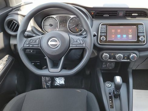 New 2025 Nissan Kicks Play S image 8