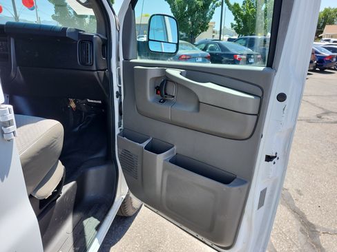Used 2015 Chevrolet Express 3500 Extended RWD image 16