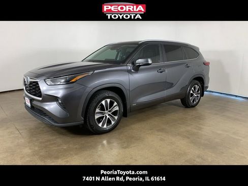 Used 2023 Toyota Highlander XLE AWD/4WD image 1
