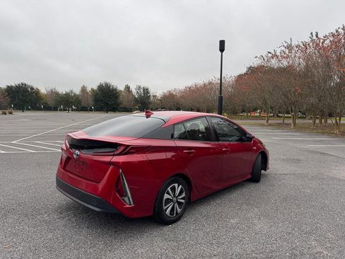 Used 2018 Toyota Prius Prime Premium image 6